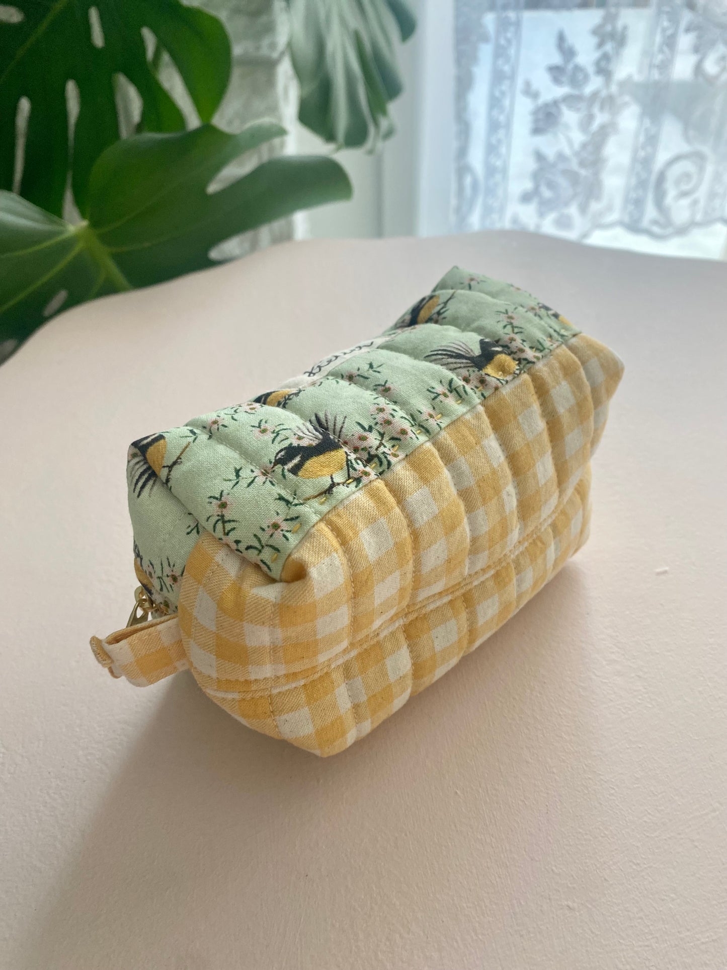 Small Fantail Bird Zipper Pouch