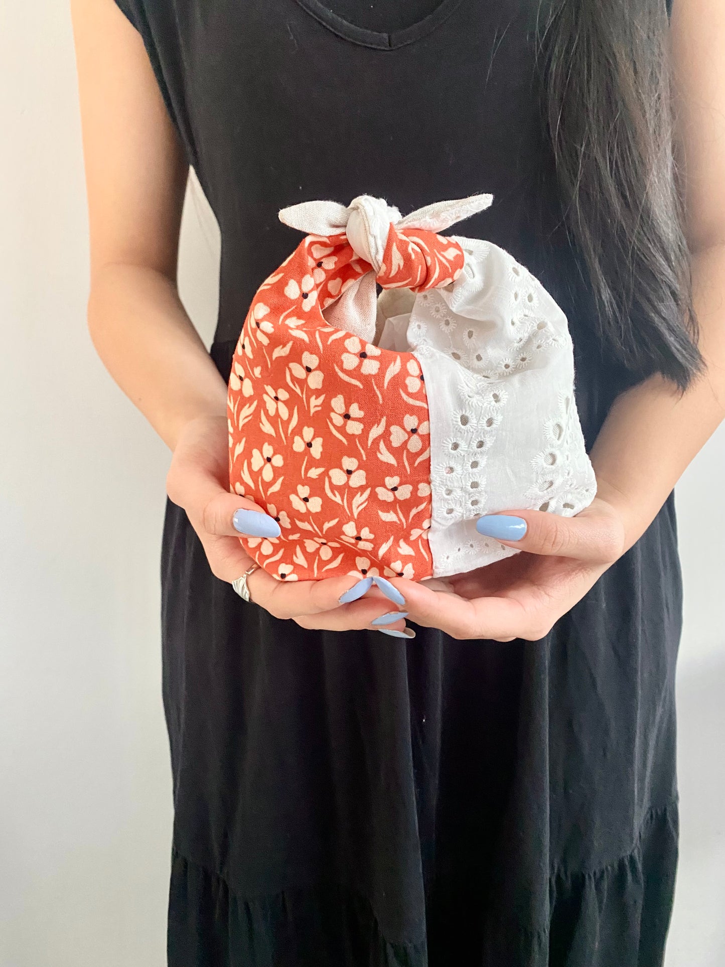Japanese Style Mini Obento Bag (floral/white)
