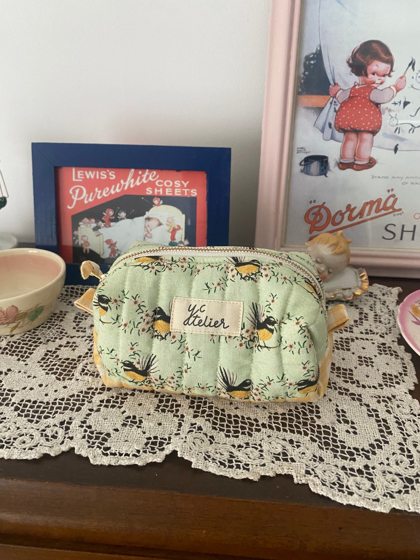 Small Fantail Bird Zipper Pouch