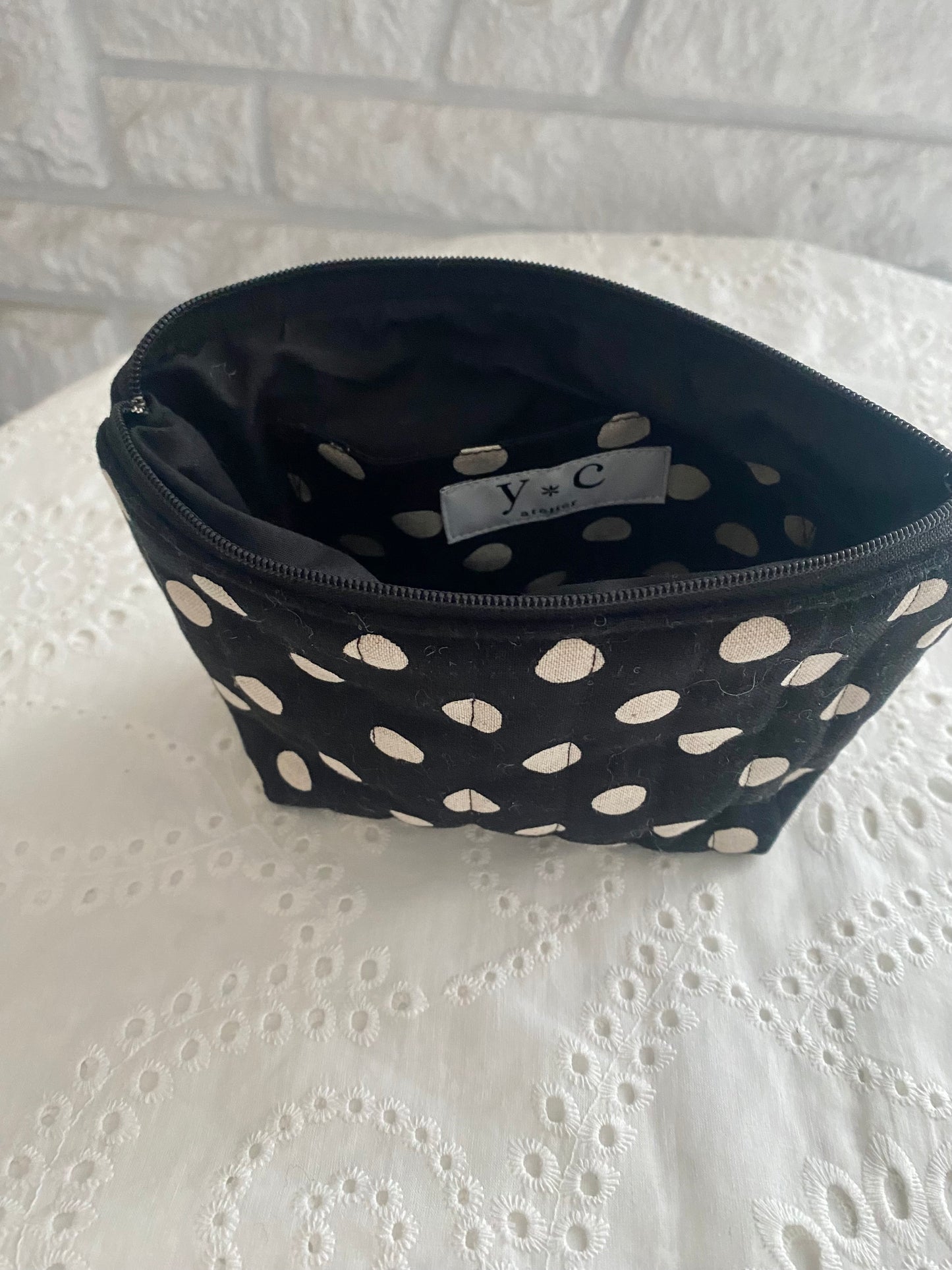 Polka Dot makeup pouch(black)