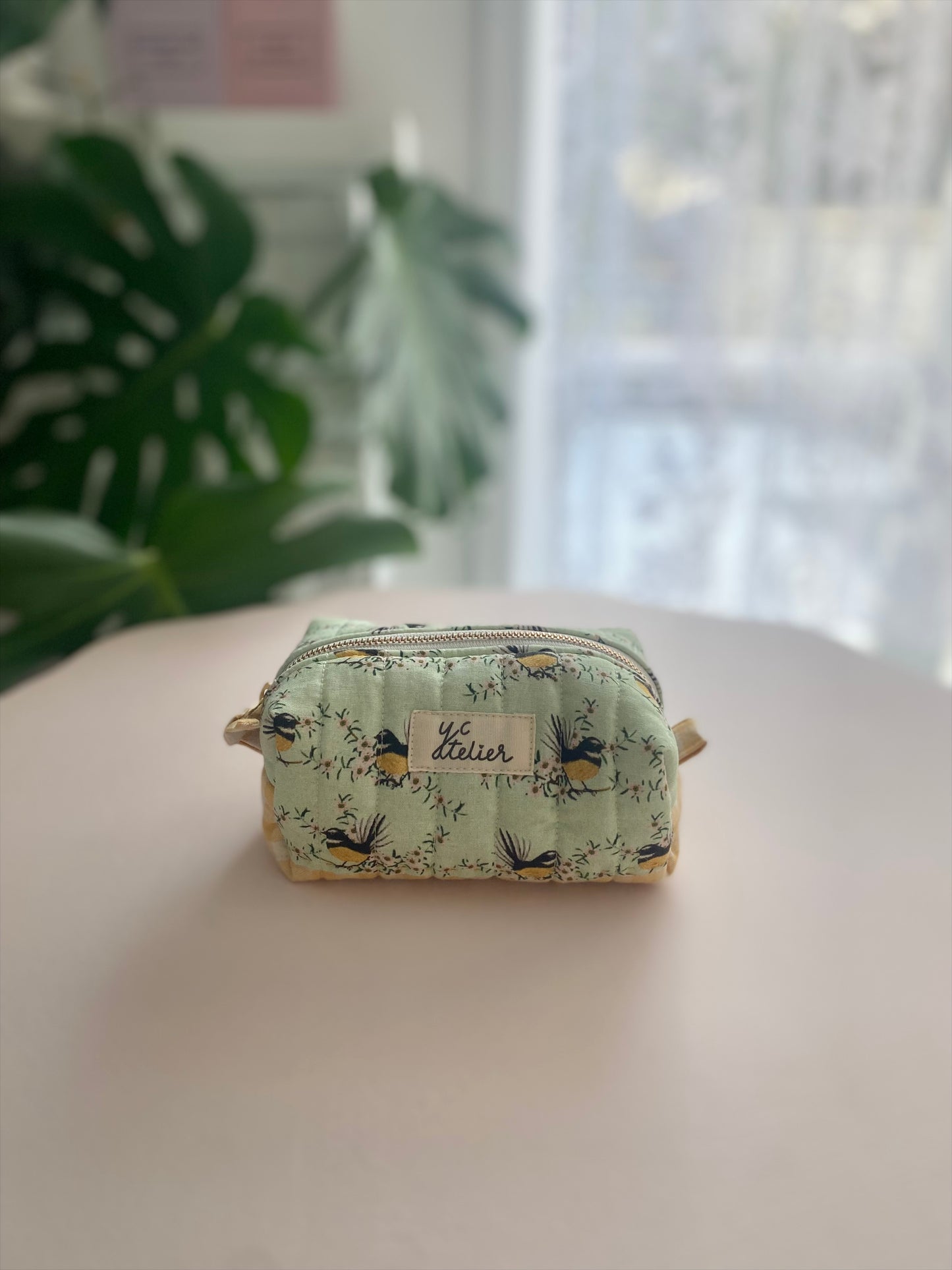 Small Fantail Bird Zipper Pouch