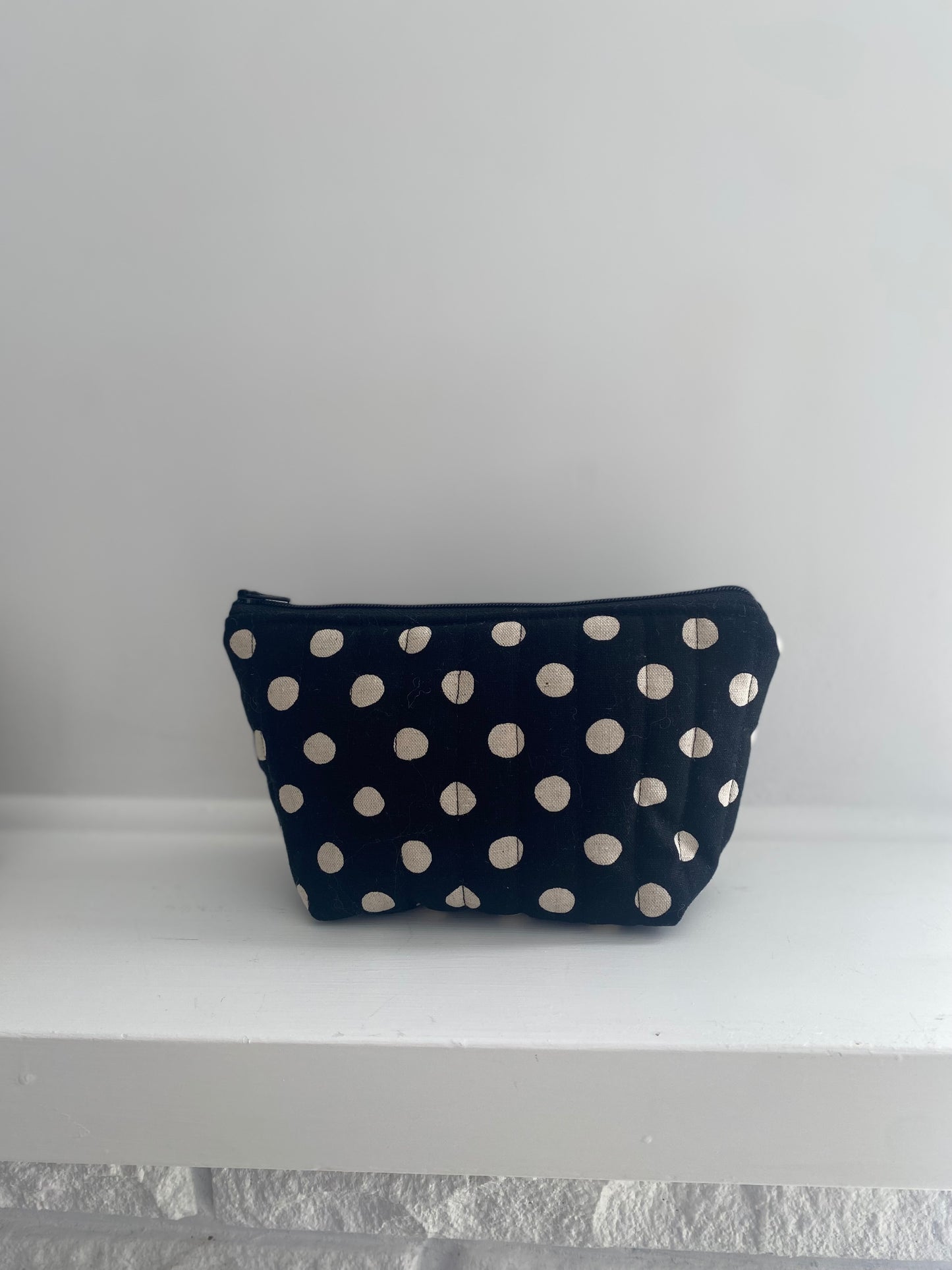 Polka Dot makeup pouch(black)