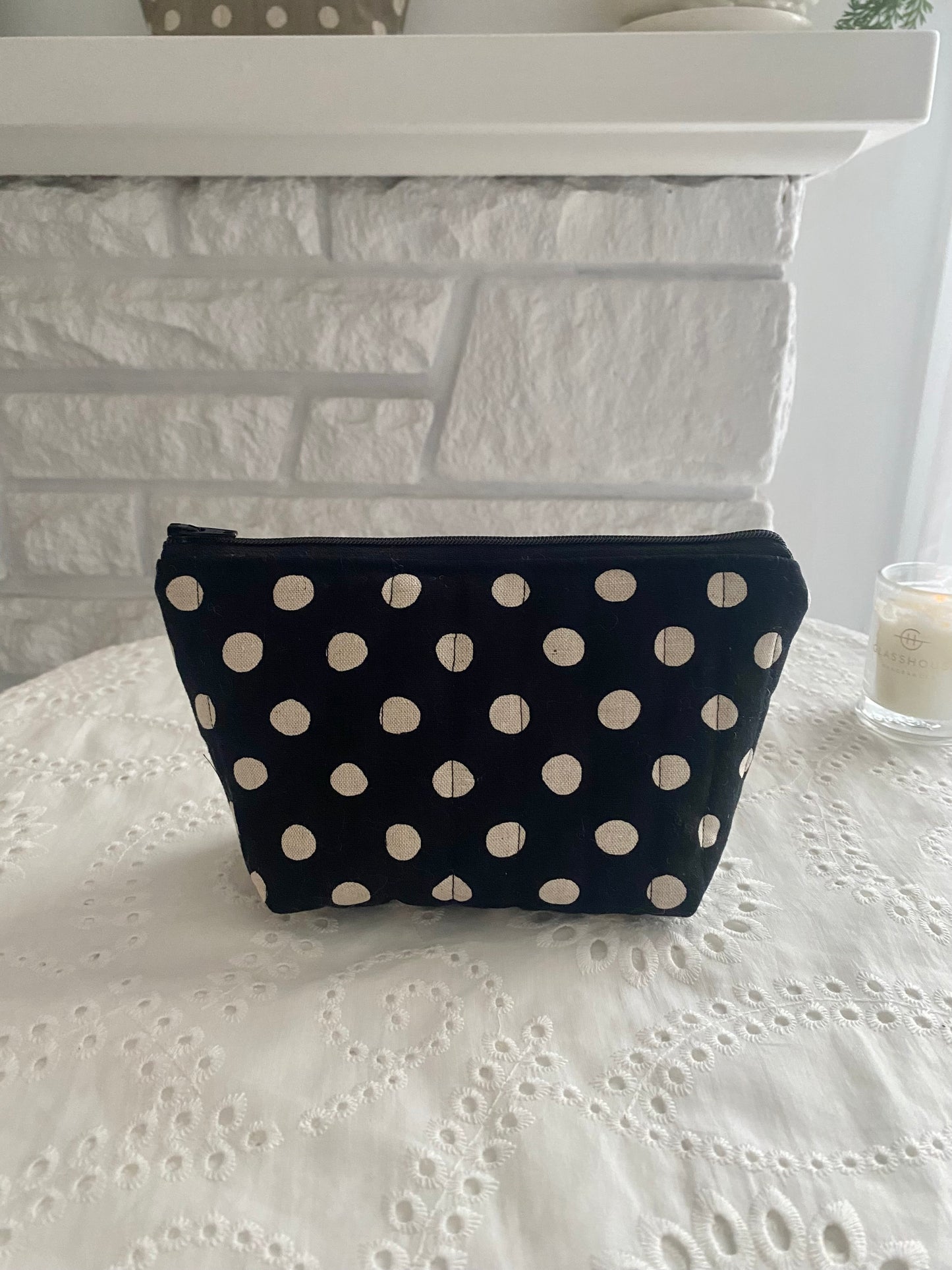 Polka Dot makeup pouch(black)