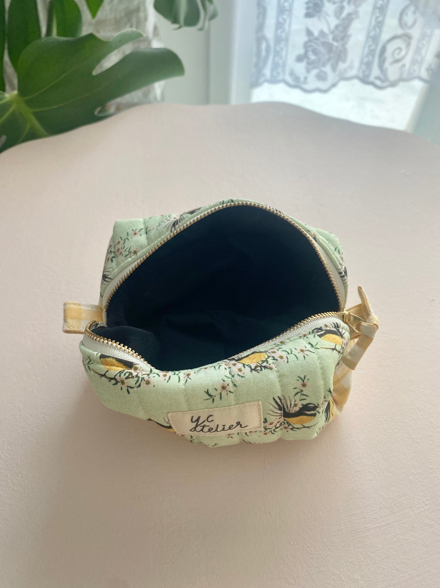 Small Fantail Bird Zipper Pouch