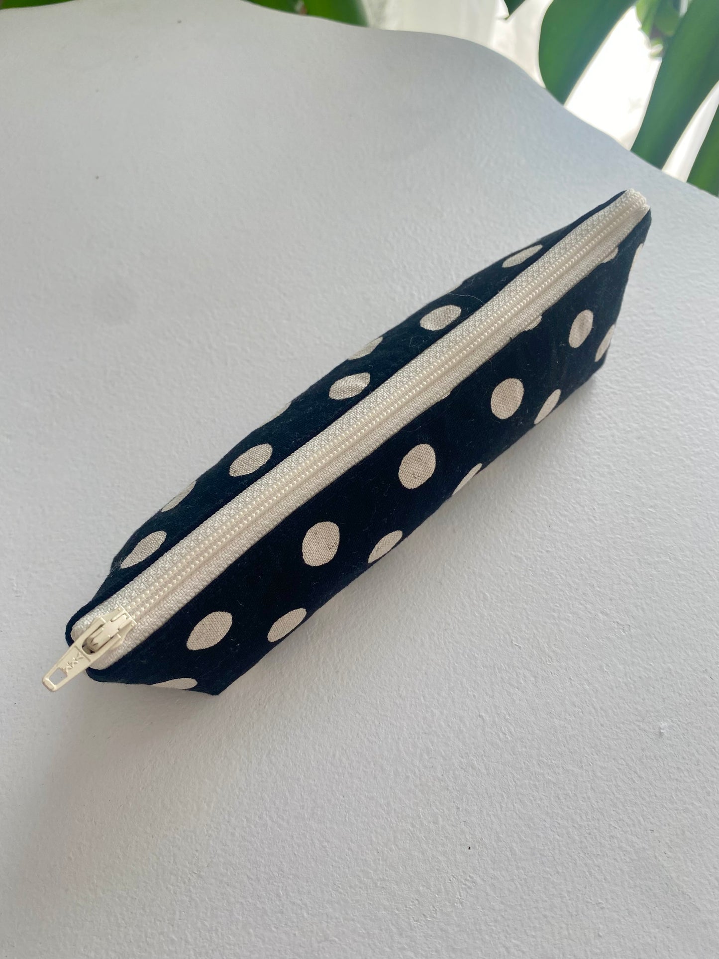 Cotton/Linen Polka Dot Pencil Case (Black)